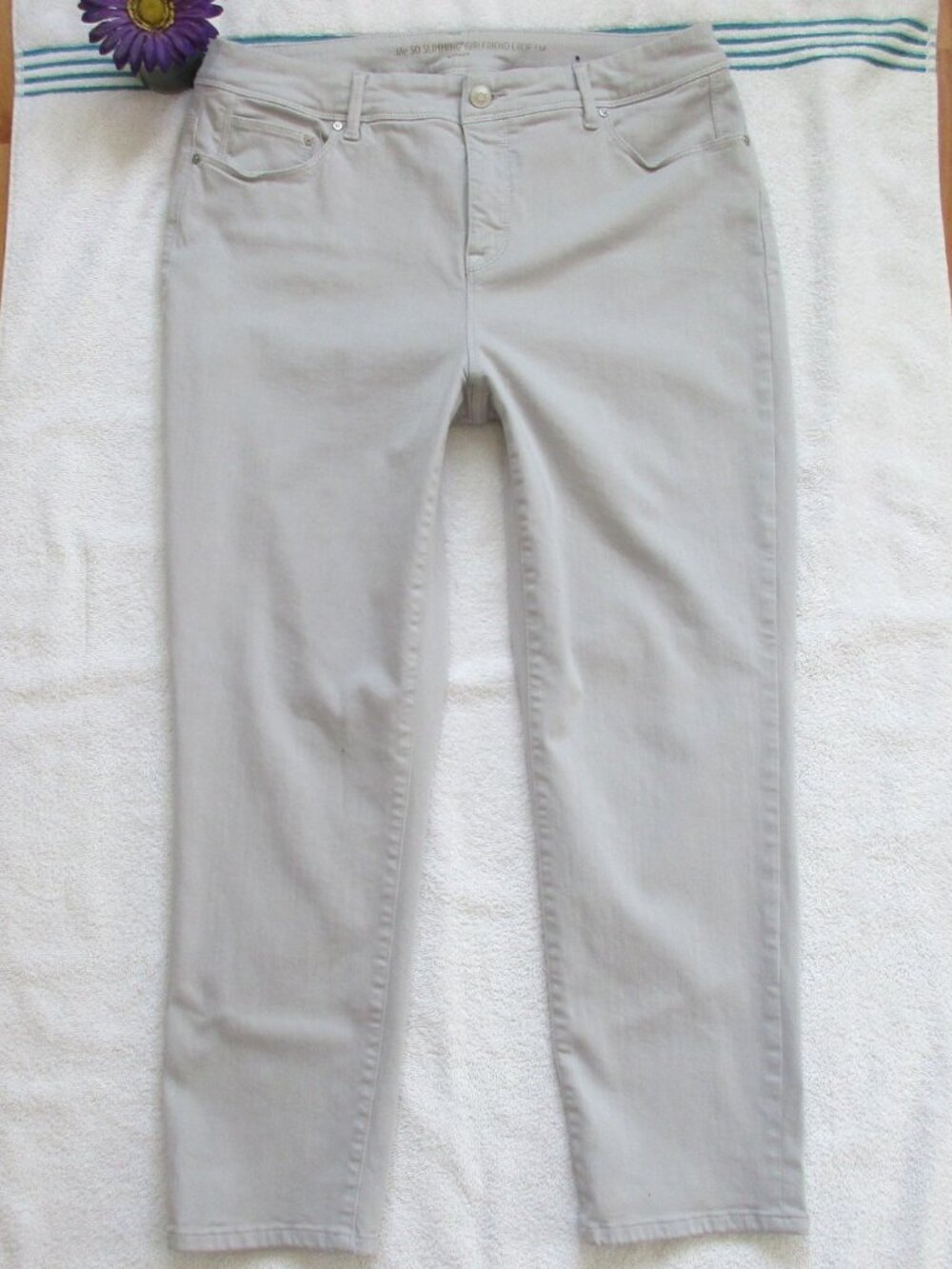 CHICO'S JEANS Size 1.5 (10) Gray So Slimming Girlfriend Crop Denim